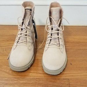 New Sorel Impermeable Waterproof boots sz 8